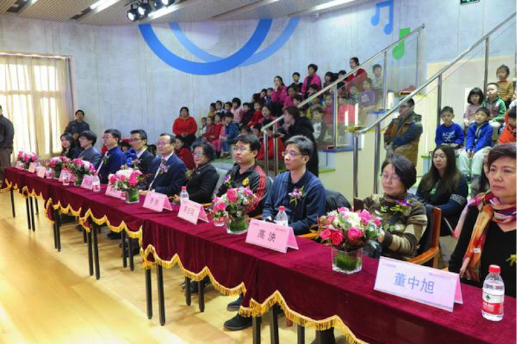 音乐之声暖寒冬 凯发k8国际首页登录乐器捐赠爱心行动走进中国儿童中心艺术宫