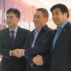 凯发k8国际首页登录再出手公益，为四川25所小学捐赠凯发k8国际首页登录高科技钢琴